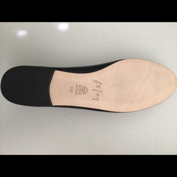 SF/NY Black Leather Scallop Flats - Picture 5 of 7